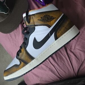 Jordan Athletic Shoes Black and Gold